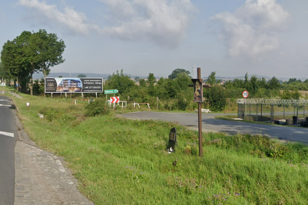 Gedenkstein am Kreuz f&uuml;r Ida Strauch