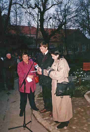 Bild 8: Einweihung des Gedenksteines der Synagoge