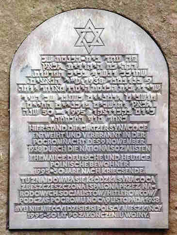 Bild 10: Der Gedenkstein, Hebr&auml;isch, Deutsch, Polnisch