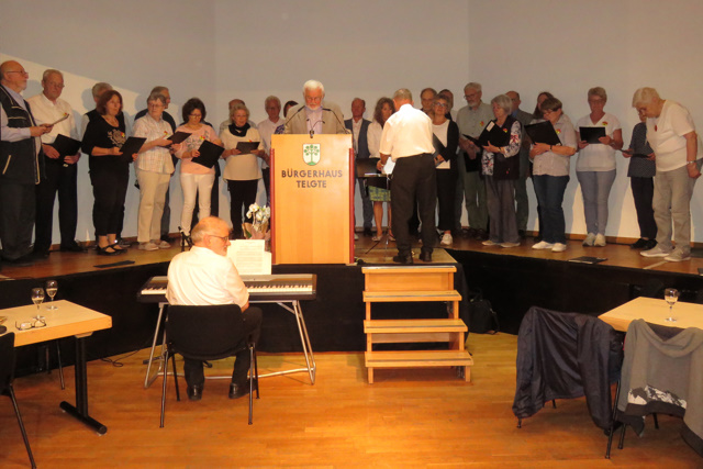 Zur Feierstunde im B&uuml;rgerhaus Telgte sang der Grafschaft Glatzer Chor unter der Leitung von Georg Jaschke.