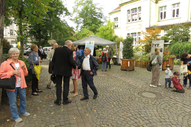 Der Stand des Grafschafter Boten befand sich am Randes des Kirchplatzes.