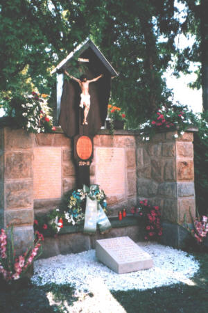 Restauriertes Kriegerdenkmal