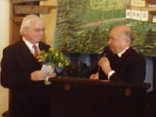 &Uuml;bergabe der Glatzer Rosen