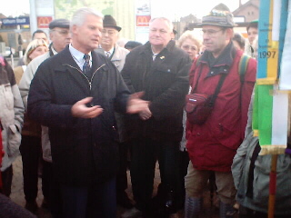 Bild 7: Der Gifhorner B&uuml;rgermeister spricht seine Gru&szlig;worte