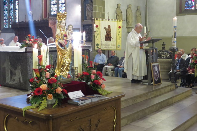 69. Glatzer Wallfahrt in Telgte 2015: Die Glatzer Madonna auf dem Opferstock