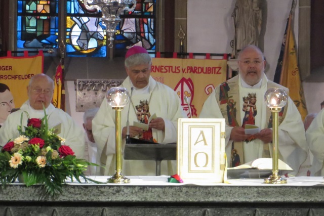 71. Glatzer Wallfahrt in Telgte 2017: Weihbischof Dr. Reinhard Hauke mit Pfarrer Martin Karras und Pr&auml;lat Franz Jung