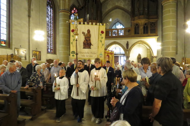 75. Glatzer Wallfahrt nach Telgte 2022: Einzug in die Wallfahrtskirche St. Clemens