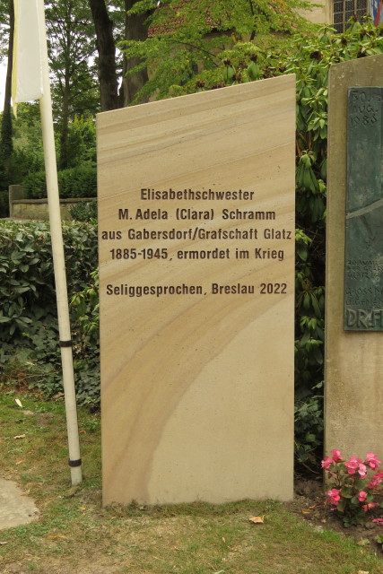 75. Glatzer Wallfahrt nach Telgte 2022:&nbsp;Stele mit ihrem Namen der Schwester Adela