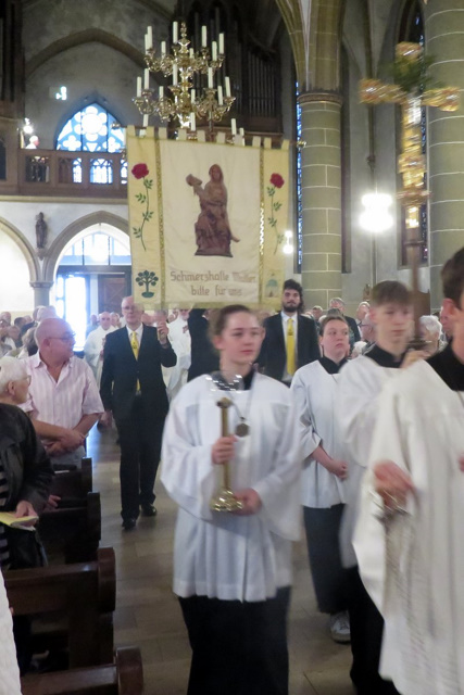 76. Glatzer Wallfahrt nach Telgte 2023: Einzug in die Kirche bei der Festmesse