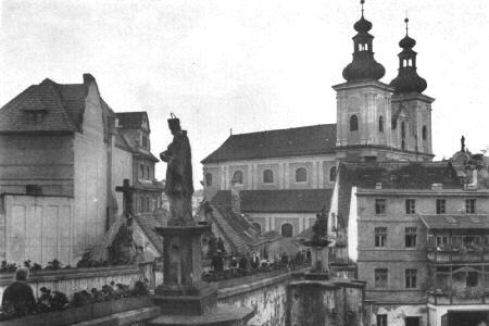 Br&uuml;cktorbr&uuml;cke mit Minoritenkirche