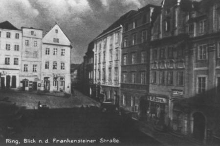 Rathaus-Vorplatz