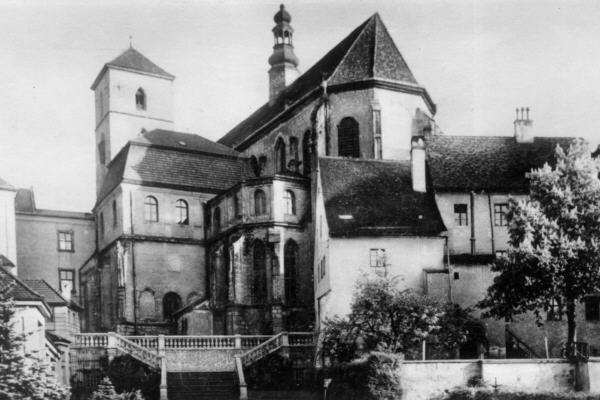 Pfarrkirche mit Arnestusstiege