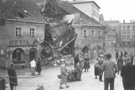 Eingest&uuml;rztes Haus am Ro&szlig;markt
