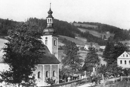 Teilansicht mit Kirche