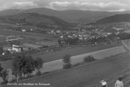 Ortsansicht mit Stadtbad