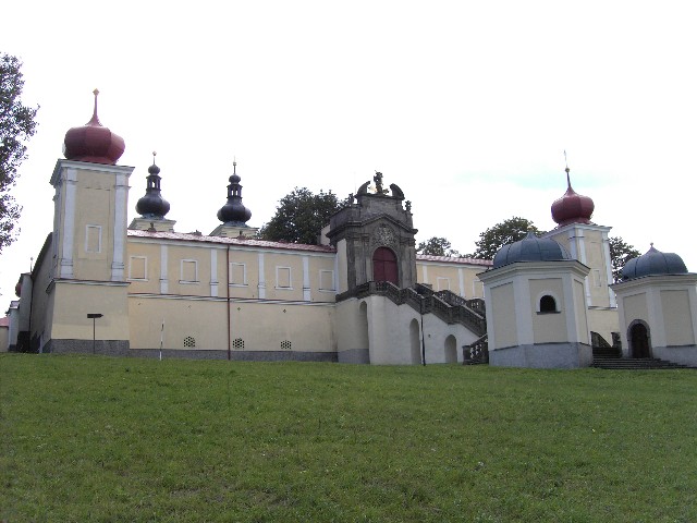 Hauptportal am Kloster Muttergottesberg