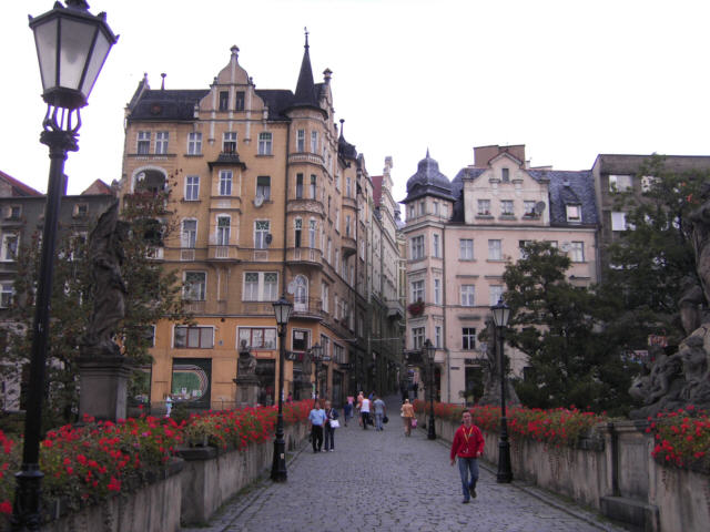 Br&uuml;cktorbr&uuml;cke Richtung Stadt