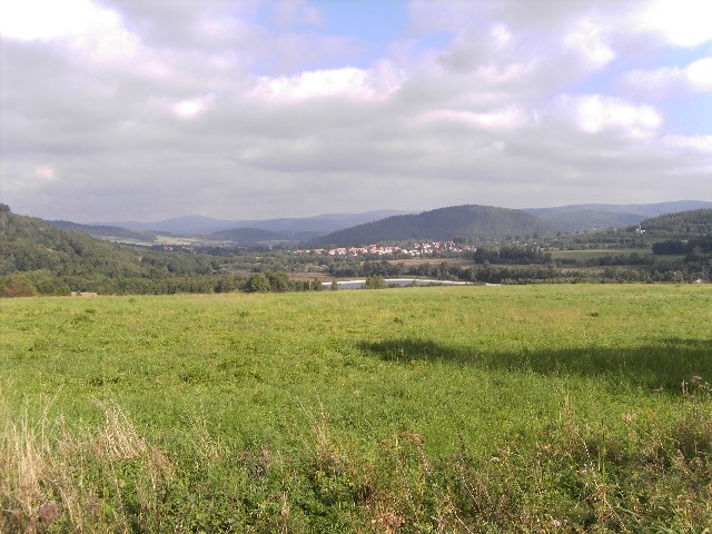 Panoramablick mit Stausee