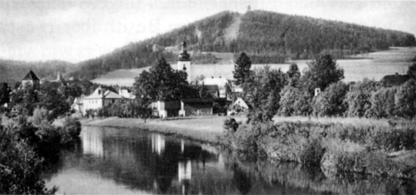 Eisersdorf mit Wei&szlig;koppe und Turm